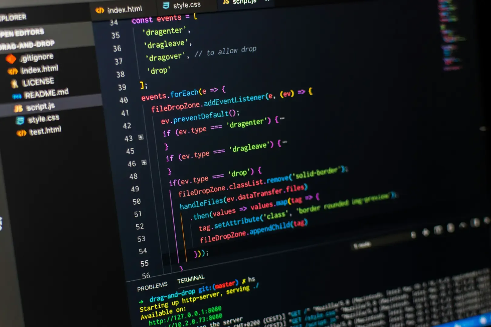 kode aplikasi javascript di penyunting teks
